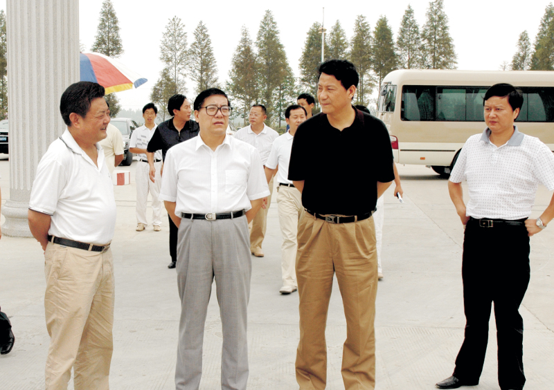  2006年9月1日，湖北省委常委、統(tǒng)戰(zhàn)部部長蘇曉云蒞臨我公司考察，張嗣義書記陪同